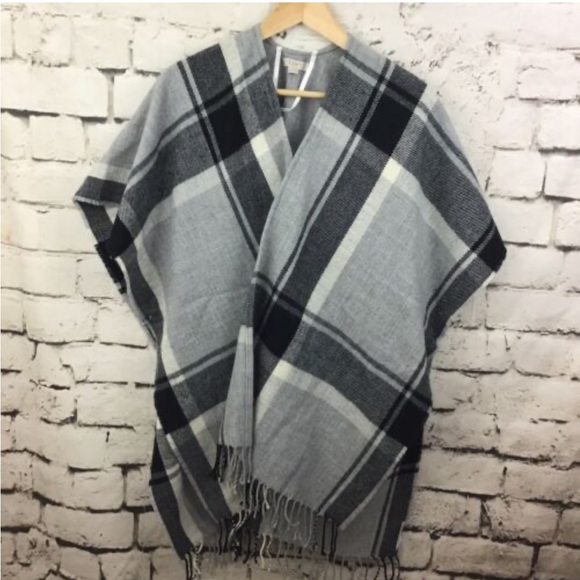 LOFT Accessories - LOFT PLAID SHAWL